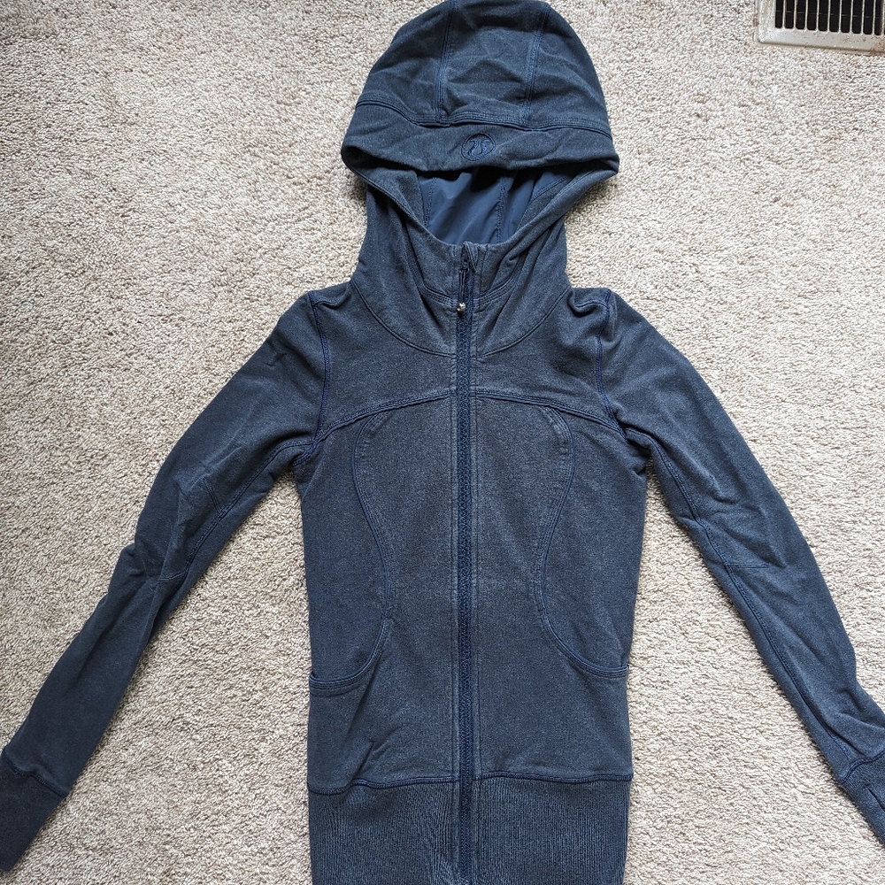 Lululemon size 4 navy zip up jacket